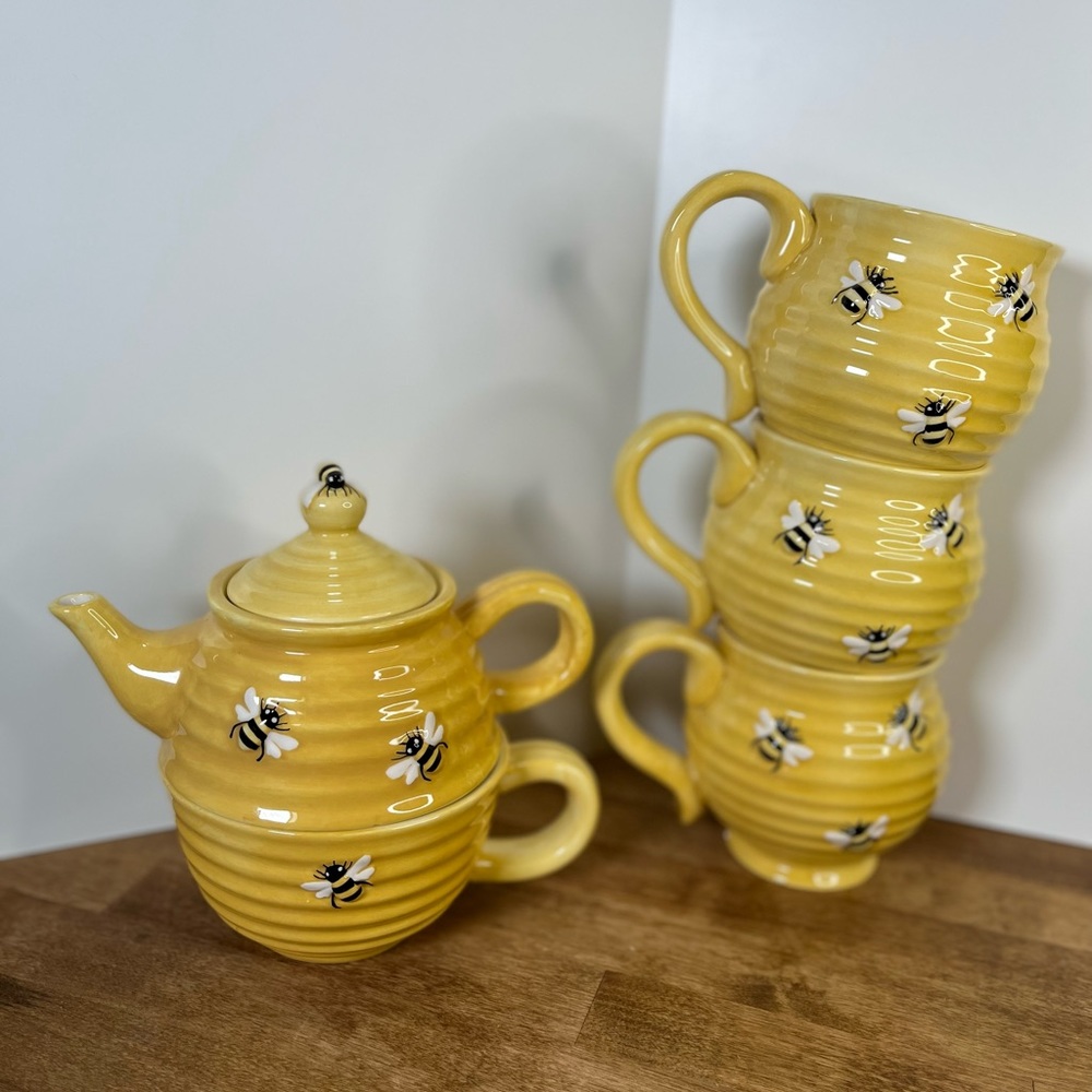 Bigelow Stackable Honey Bee Teapot w/Teacup and 4mugs